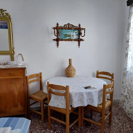Holiday home Cycladic House White And Blue In Kato Chora *